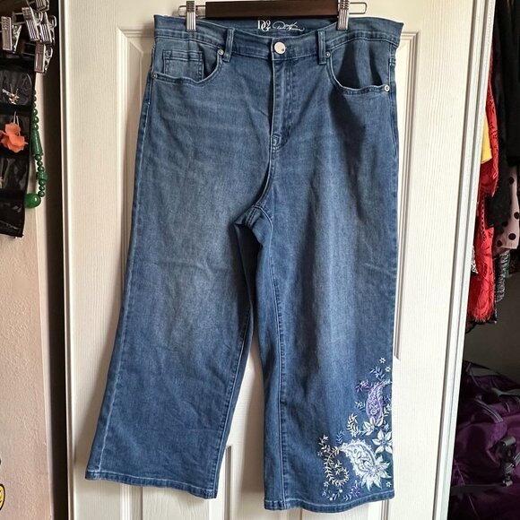 DG2 Diane Gilman Women's 14 Wide Leg Crop Paisley Floral Embroidered Jeans HSN - Picture 1 of 11